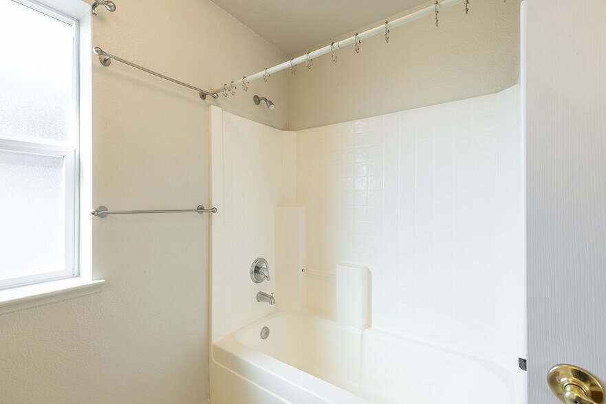 More Photos Of 2131 Naomi Pl, Santa Rosa Apartments For Sale