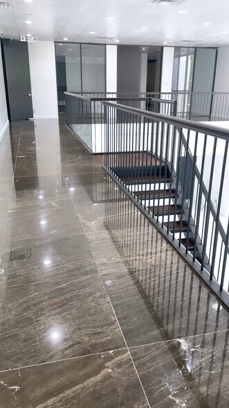 More Photos Of 8403 Westglen Dr, Houston Flex For Sale