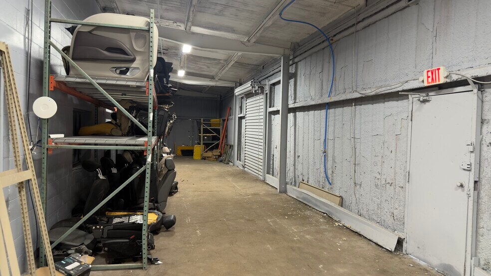 More Photos Of 2800 Delano St, Pensacola Warehouse For Lease