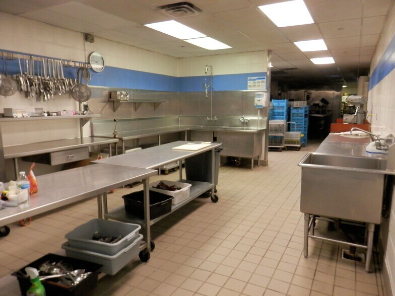 More Photos Of 5783 Heisley Rd, Mentor Hotel For Sale