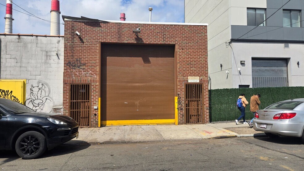 More Photos Of 3722 10th St, Long Island City Distribution For Lease