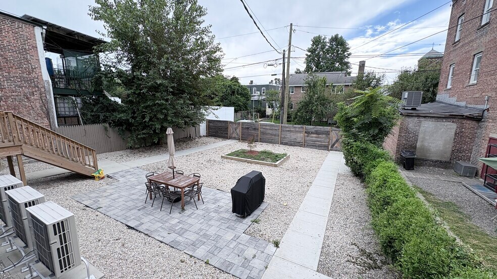 More Photos Of 205 Warren St, Hudson Apartments For Lease
