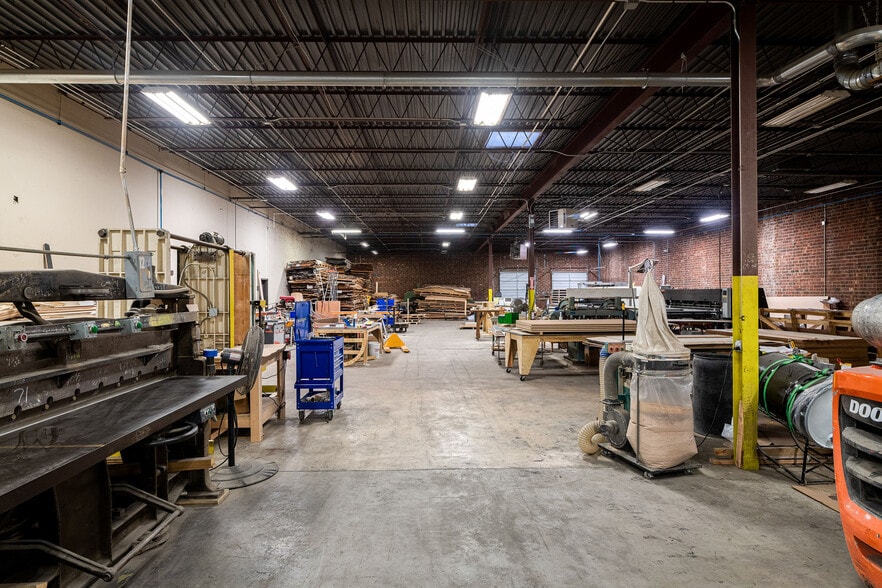 More Photos Of 1330 Potts Ave, High Point Warehouse For Sale