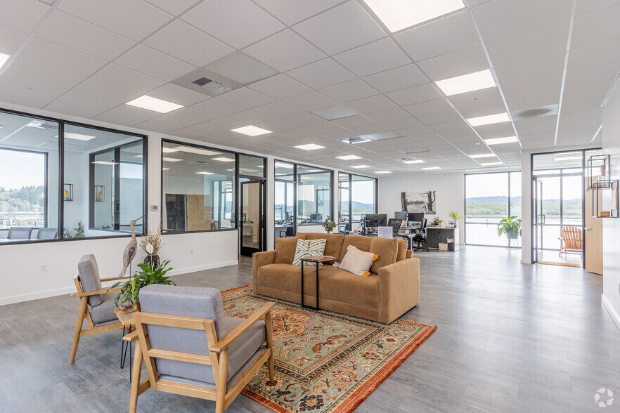 More Photos Of 1280 N Bayshore Dr, Coos Bay General Retail For Lease