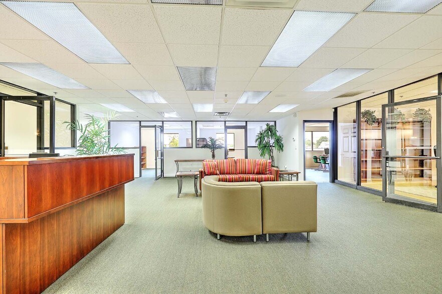 More Photos Of 577 Warren Ave, East Providence Storefront Retail Office For Sale