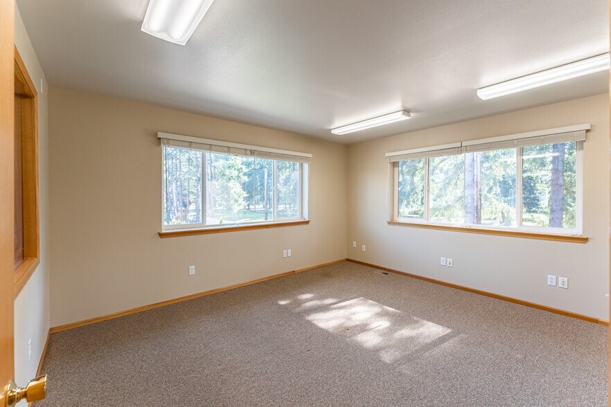 More Photos Of 914 Citadel Dr, Everson Office Residential For Lease