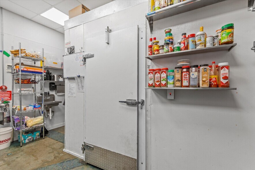 More Photos Of 622 SE Frank Phillips Blvd, Bartlesville Restaurant For Sale