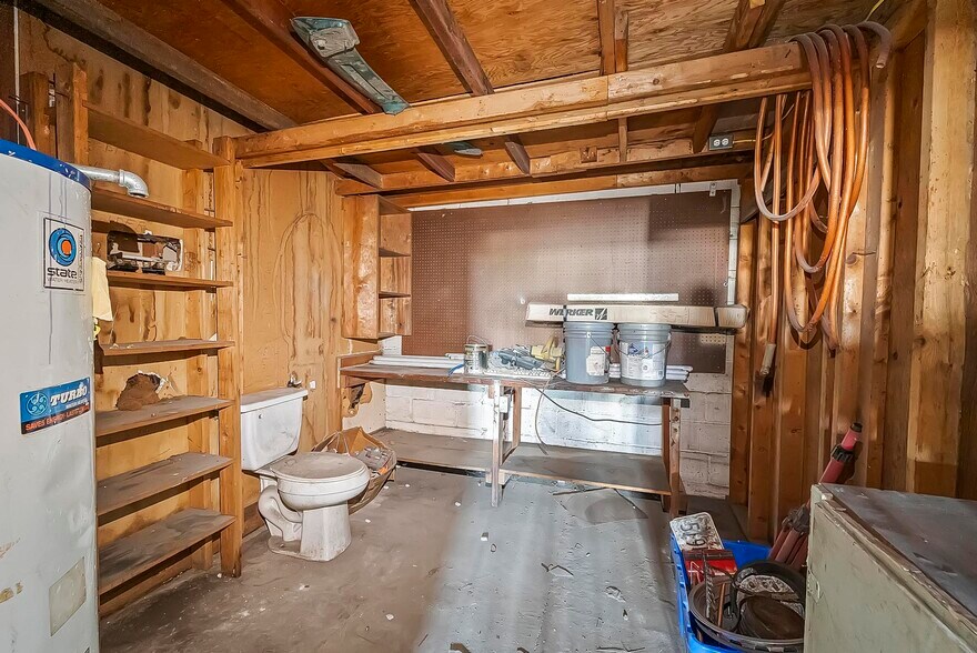 More Photos Of 909-911 Milton Rd, Alton Flex For Sale