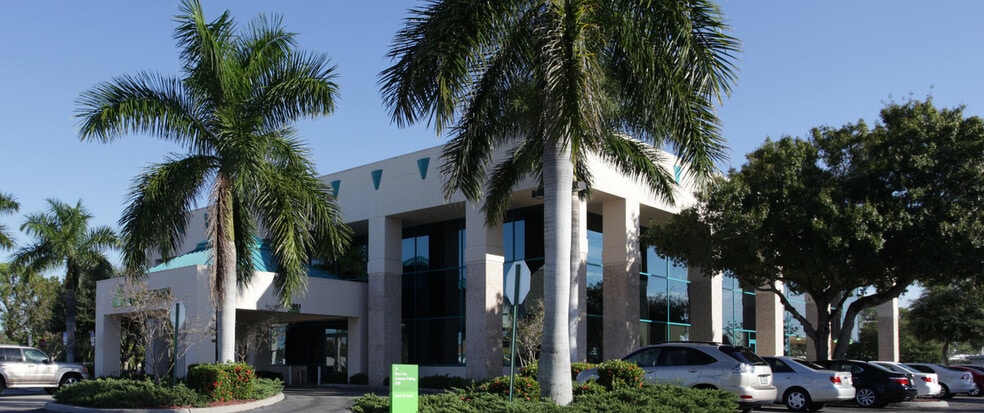More Photos Of 15051 S Tamiami Trl, Fort Myers Medical For Lease