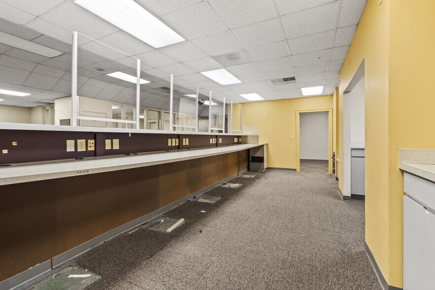 More Photos Of 704 N Cannon Blvd, Kannapolis Bank For Lease