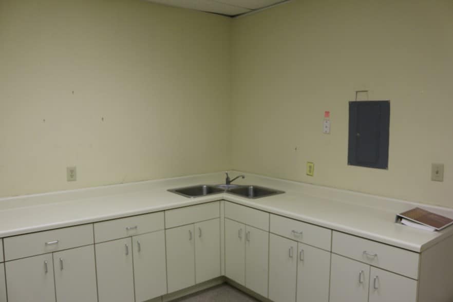 More Photos Of 808 Commerce Blvd, Riverdale Medical For Sale