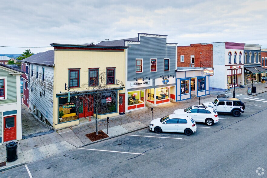 More Photos Of 116 Main St, Geneseo Storefront Retail Residential For Lease
