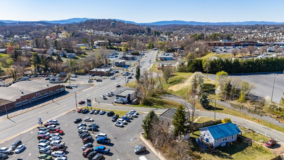 More Photos Of 829 Greenville Ave, Staunton Office For Sale