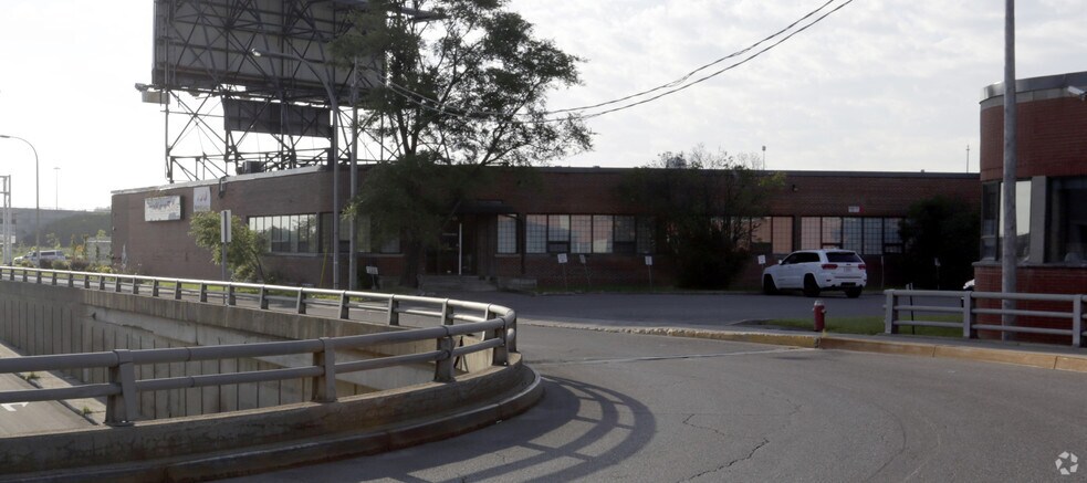 More Photos Of 150 Boul Marcel-Laurin, Montréal Warehouse For Sale