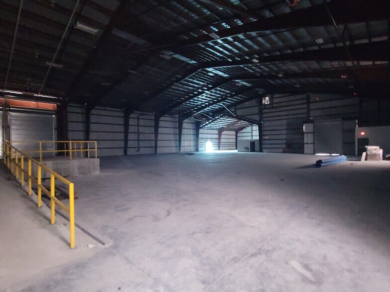 More Photos Of 146 2nd St, Homestead Warehouse For Lease