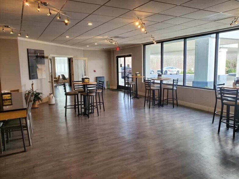 More Photos Of 3050 University Pky, Winston-Salem Hotel For Lease