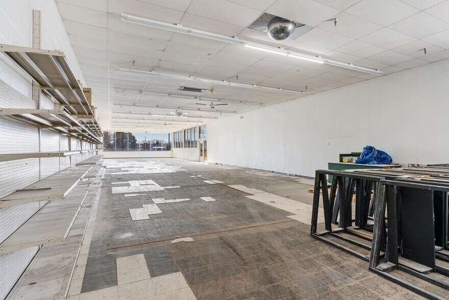 More Photos Of 5054 Miller Rd, Flint Freestanding For Sale