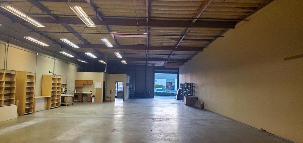 More Photos Of 681 Anita St, Chula Vista Warehouse For Lease