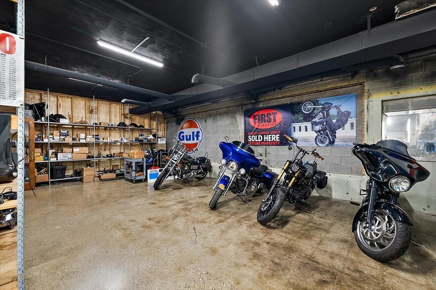 More Photos Of 1357 S Gratiot Ave, Clinton Township Showroom For Sale