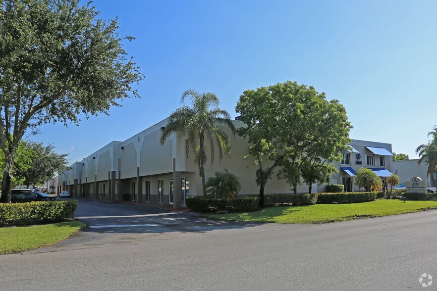 More Photos Of 8001 W 26th Ave, Hialeah Warehouse For Lease