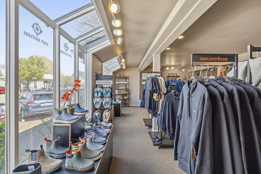 More Photos Of 101-107 S 1st St, La Conner Storefront For Sale