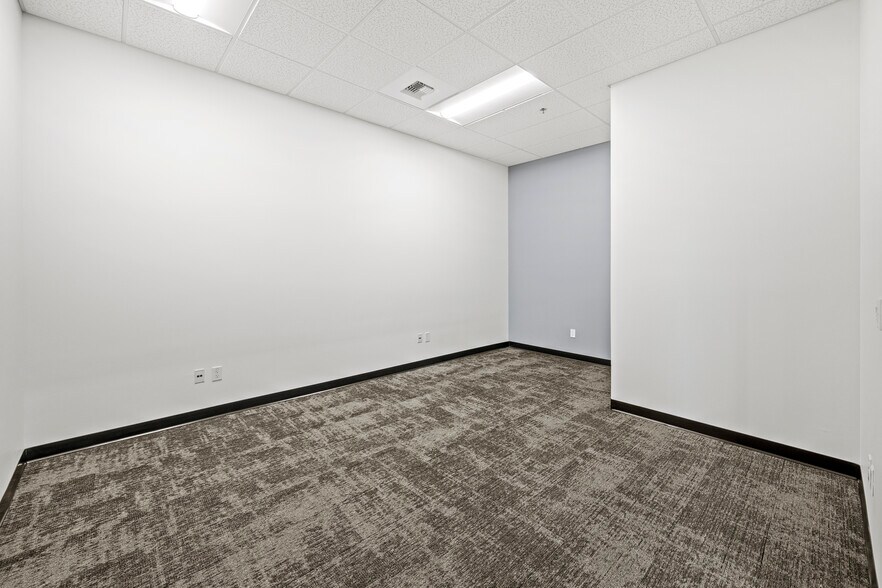 More Photos Of 75 Italy Drive, Sparks Industrial For Lease