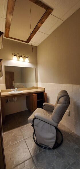 More Photos Of 626 W Main St, Fairfield Lodge Meeting Hall For Lease