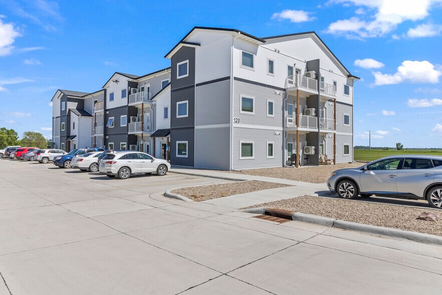 More Photos Of 120 & 124 W Hatting St, Luverne Apartments For Sale