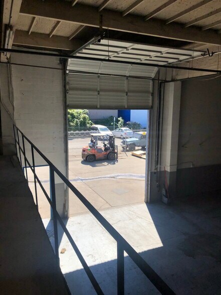 More Photos Of 251 NE Kilpatrick St, Portland Warehouse For Lease
