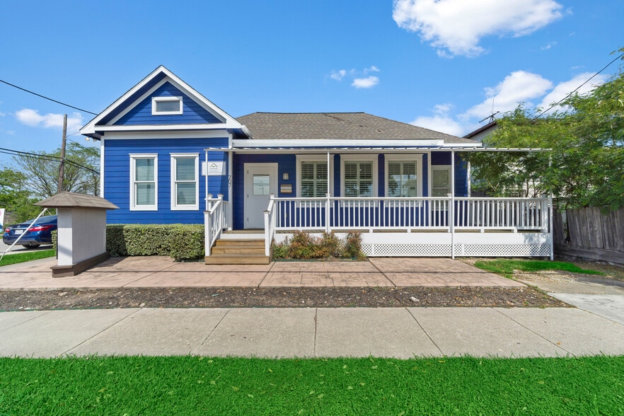 Primary Photo Of 707 Quitman St, Houston Office For Sale