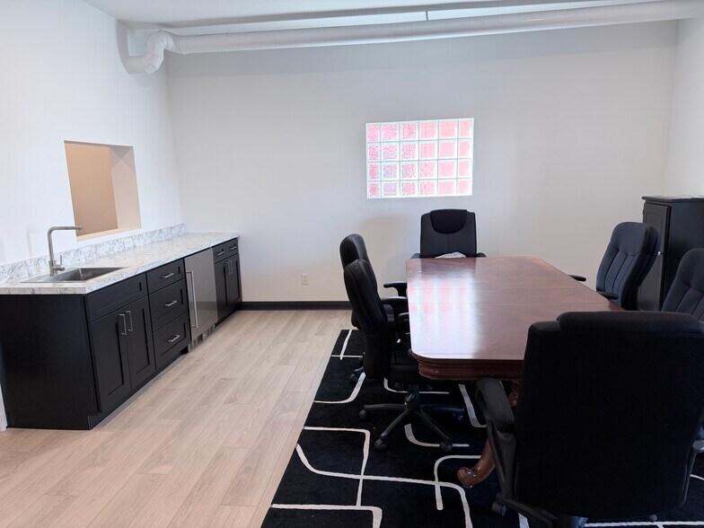 More Photos Of 516 E Broadway St, Bradley Office For Sale