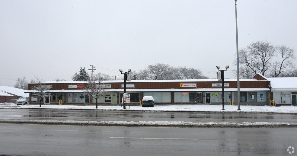 More Photos Of 1005-1015 S Arlington Heights Rd, Arlington Heights General Retail For Lease
