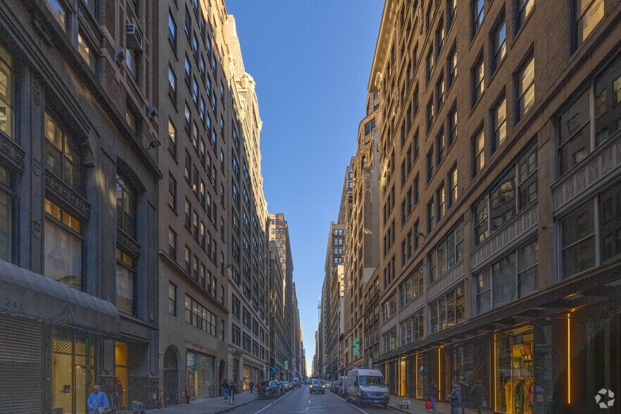 More Photos Of 237 W 37th St, New York Office For Lease