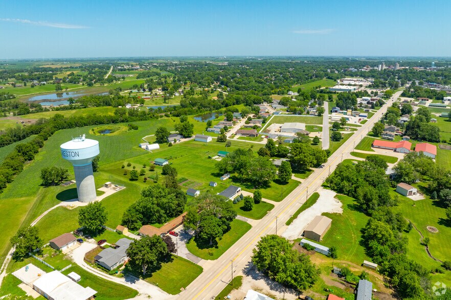 More Photos Of 710 New York Ave, Creston Hotel For Sale