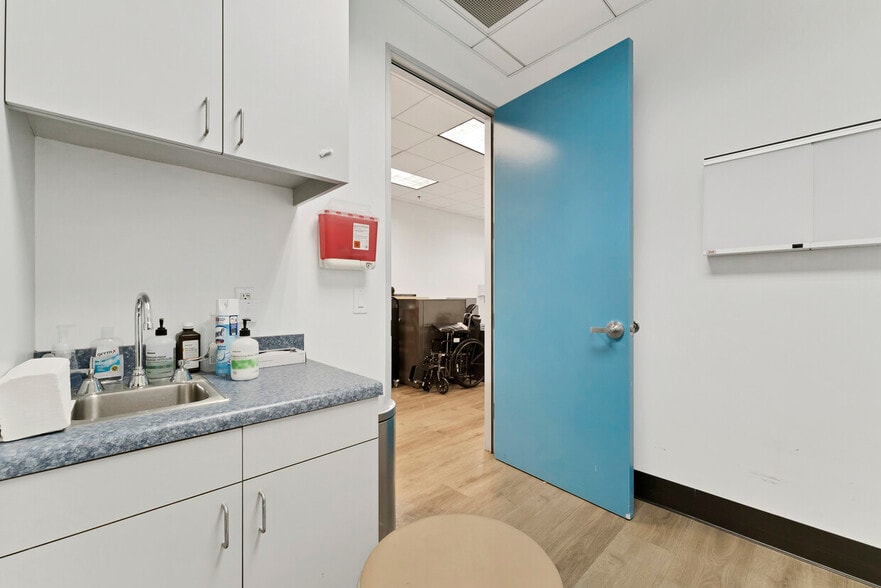 More Photos Of 17232 Red Hill Ave, Irvine Healthcare For Lease