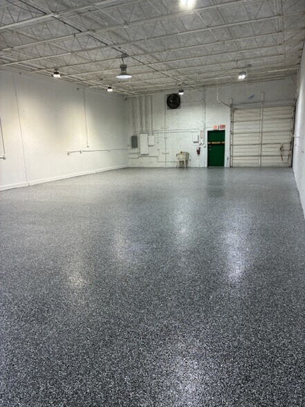 More Photos Of 4073 NE 5th Ter, Oakland Park Warehouse For Lease