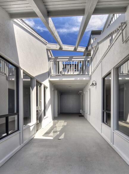 More Photos Of 31706 S Coast Hwy, Laguna Beach Office For Lease