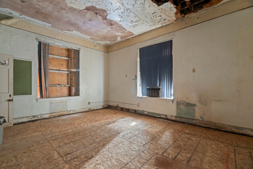 More Photos Of 54 Washington St, Middletown Office For Sale