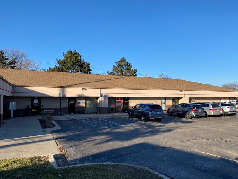 More Photos Of 2565 S Rochester Rd, Rochester Hills Medical For Lease