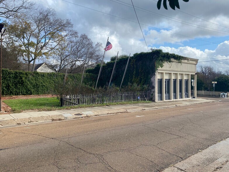 More Photos Of 613-615 Jefferson St, Natchez Restaurant For Sale