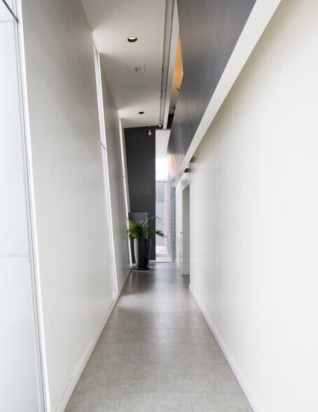 More Photos Of 8201 Beverly Blvd, Los Angeles Medical For Lease