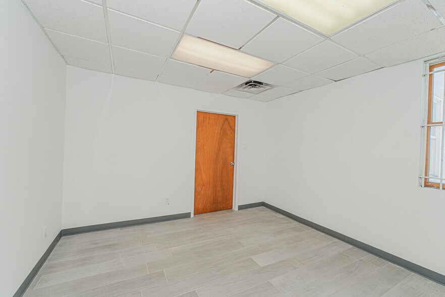 More Photos Of 56 Seguine Ave, Staten Island Storefront Retail Office For Lease