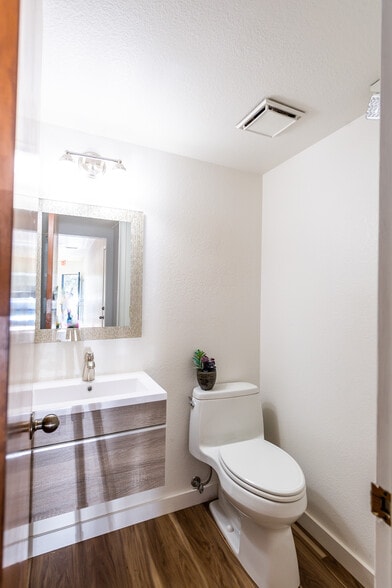 More Photos Of 50 Stutz Bearcat Dr, Sedona Specialty For Sale