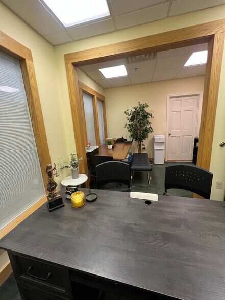 More Photos Of 1060 Osgood St, North Andover Storefront Retail Office For Lease