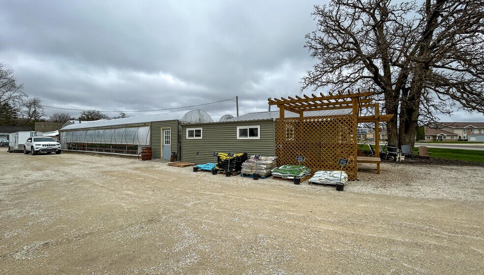 More Photos Of 720 N Broadway St, Spring Valley Garden Center For Sale