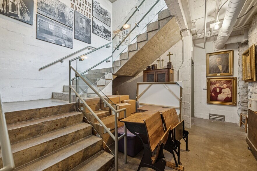 More Photos Of 112 Bridge St, Franklin Office For Sale