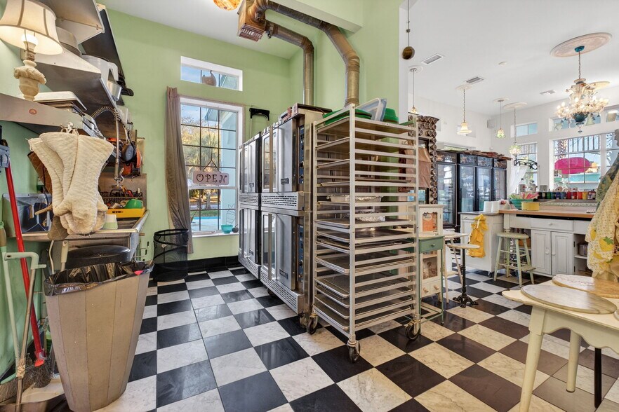 More Photos Of 197 E Church St, Deland Restaurant For Sale