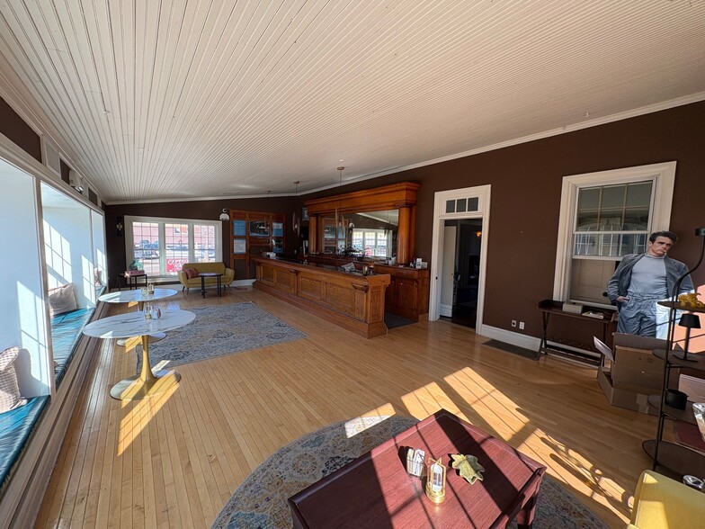 More Photos Of 345 S Adams St, Green Bay Freestanding For Sale