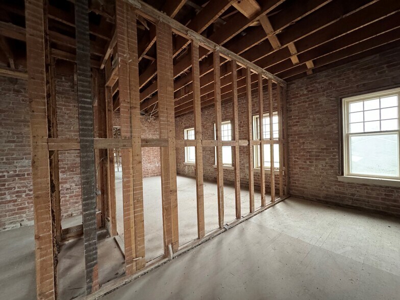 More Photos Of 1306 N Monroe St, Spokane Specialty For Sale