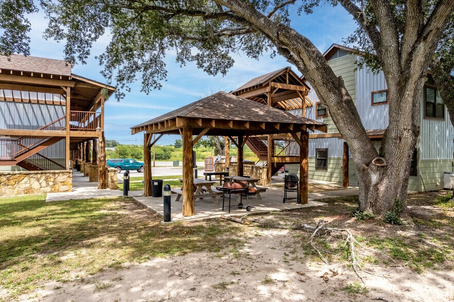 More Photos Of 4392 S Highway 181, Kenedy Apartments For Sale